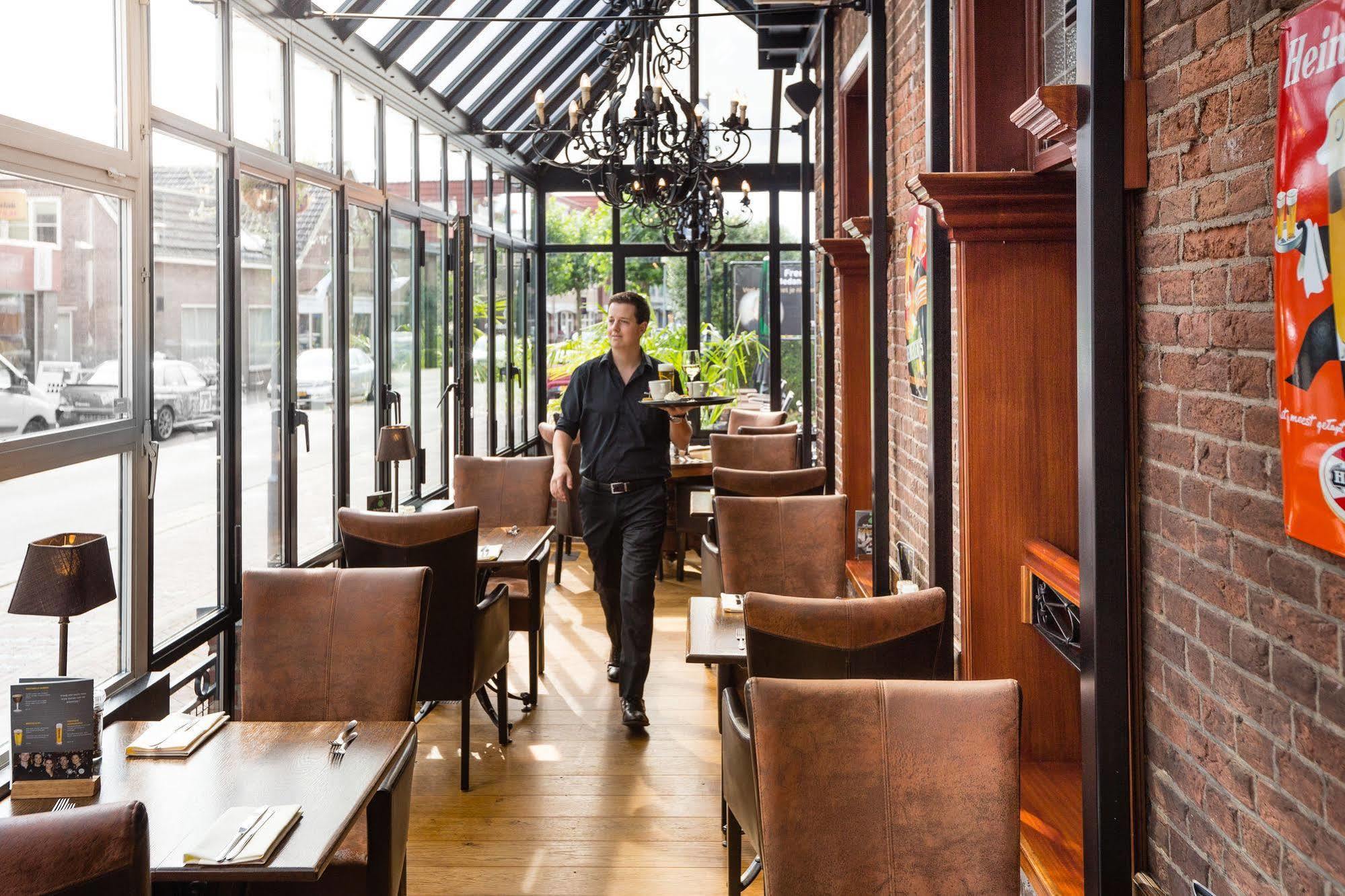 Hotel De Twee Linden à Beneden-Leeuwen Extérieur photo