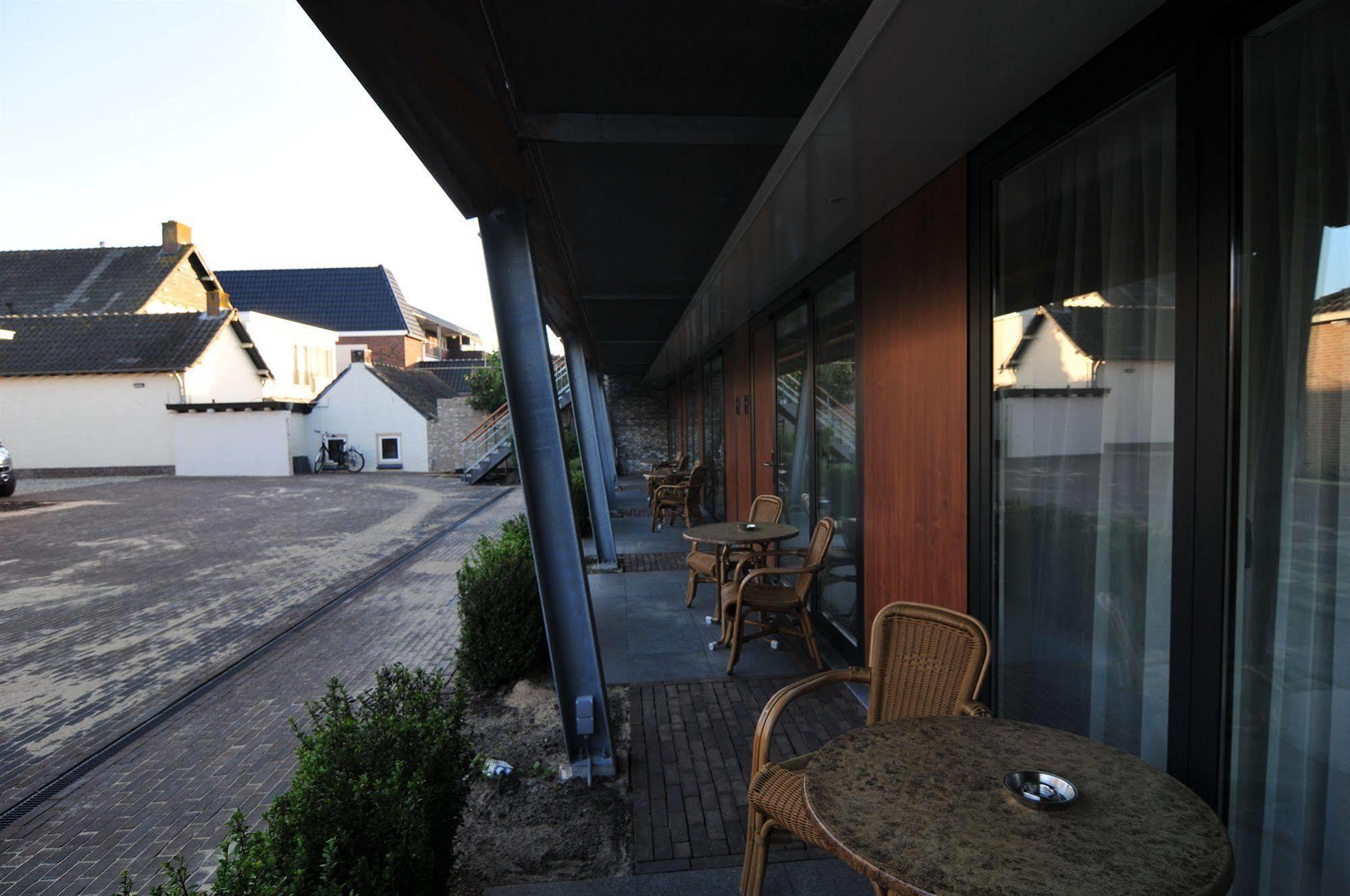 Hotel De Twee Linden à Beneden-Leeuwen Extérieur photo